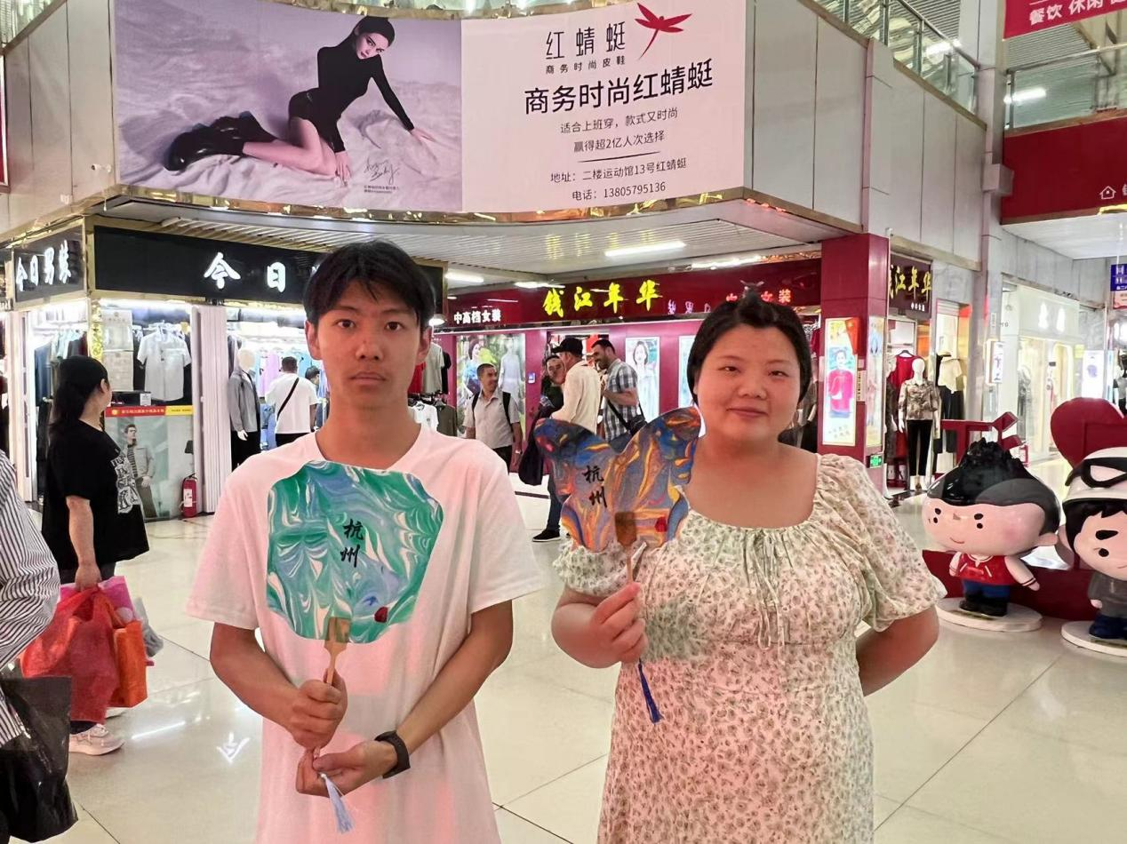 重拾蒲扇纳凉回忆，，，，，，一把非遗漆扇迎仲夏