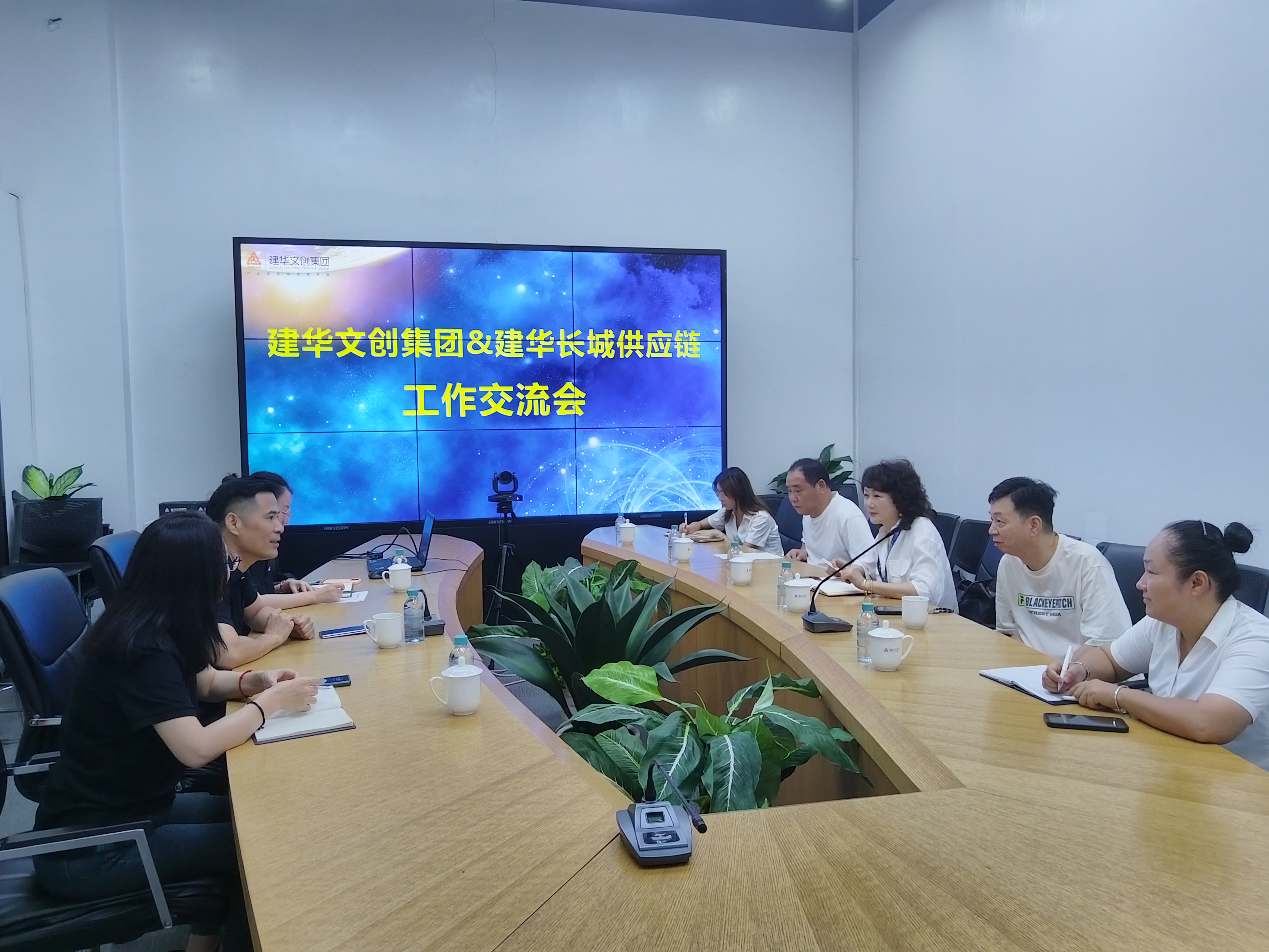 尊龙凯时文创集团与尊龙凯时长城机电公司举行工作交流会