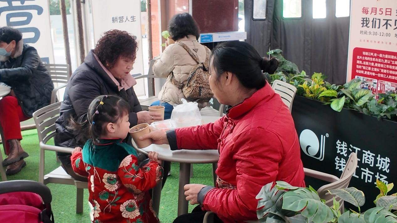 钱江商城腊八送暖，，，，，，，，情满杭城