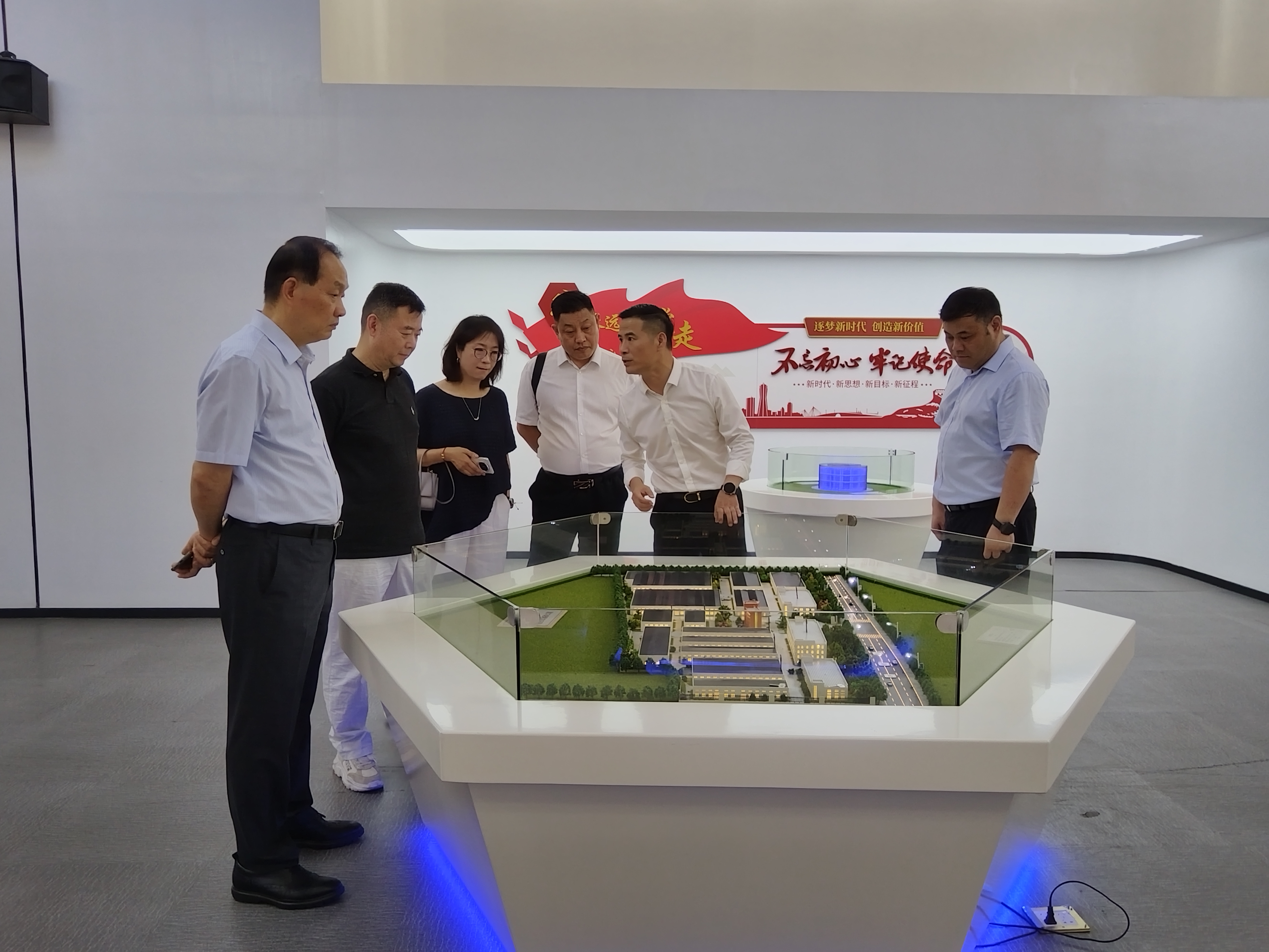 浙江旅游投资集团副总经理蔡耘一行莅临尊龙凯时文创集团调研指导