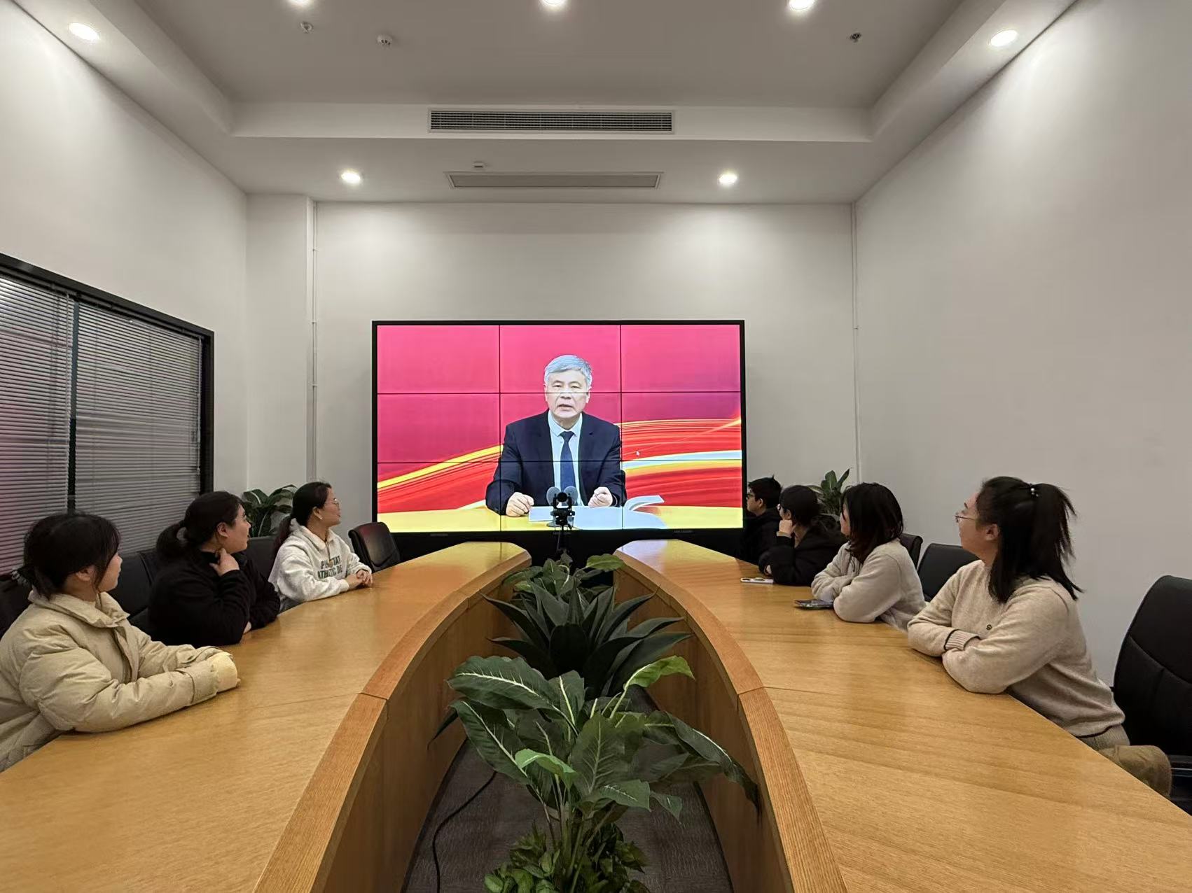 尊龙凯时文创集团行政党支部开展“深入学习贯彻党的二十届三中全会精神”主题党日活动