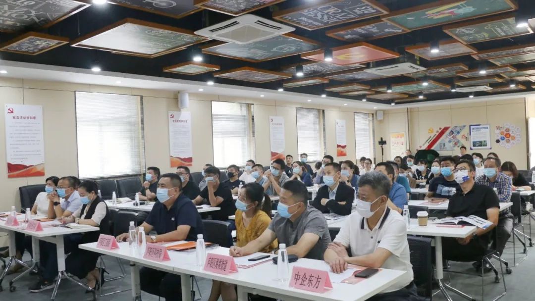 “奋楫逐浪，，，，，，，，阔步向前”——首届庐阳区工商联大讲堂于庐阳尊龙凯时文创园开讲