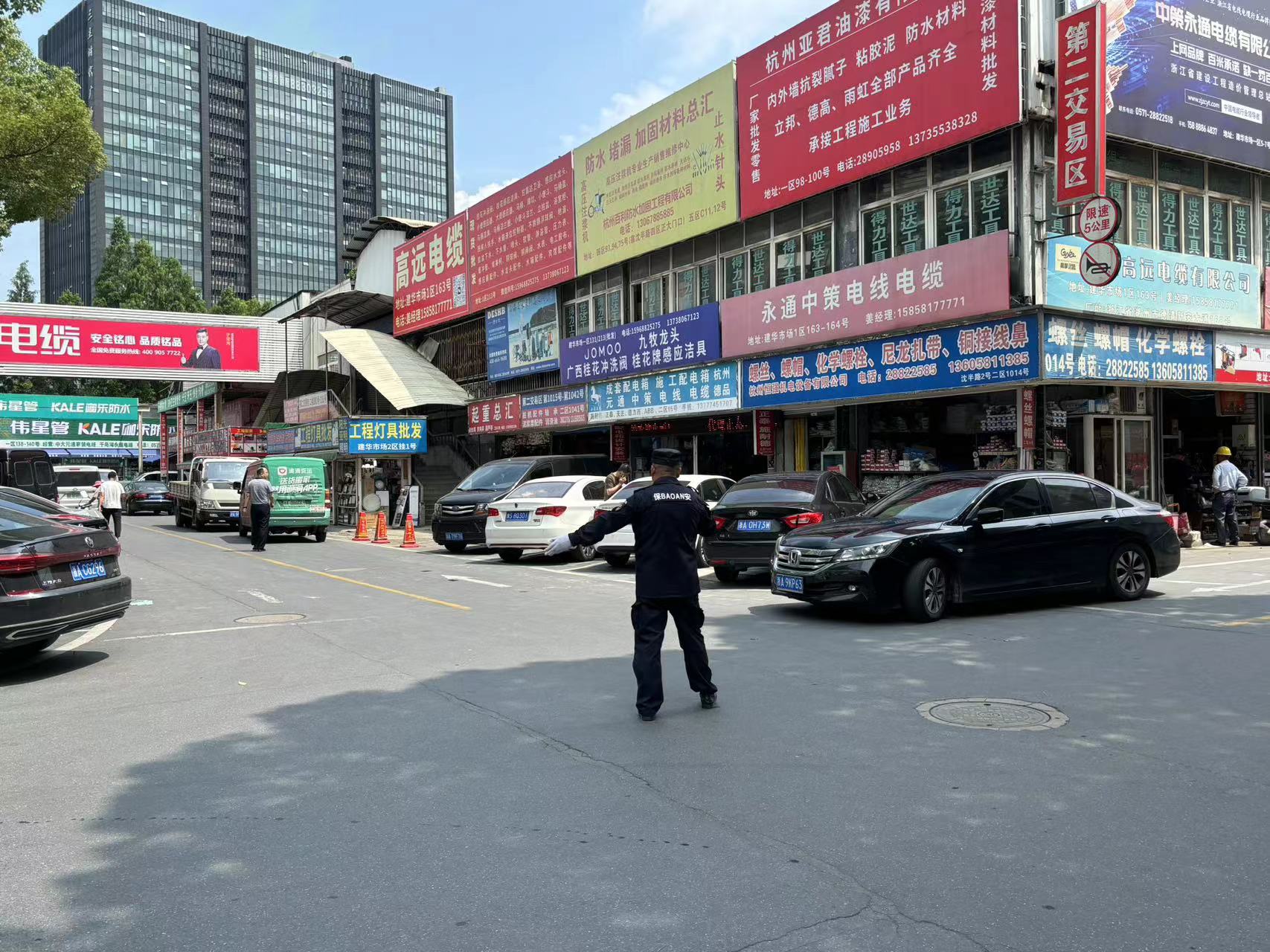 无惧夏日炎烈！尊龙凯时市场勇抗高温！