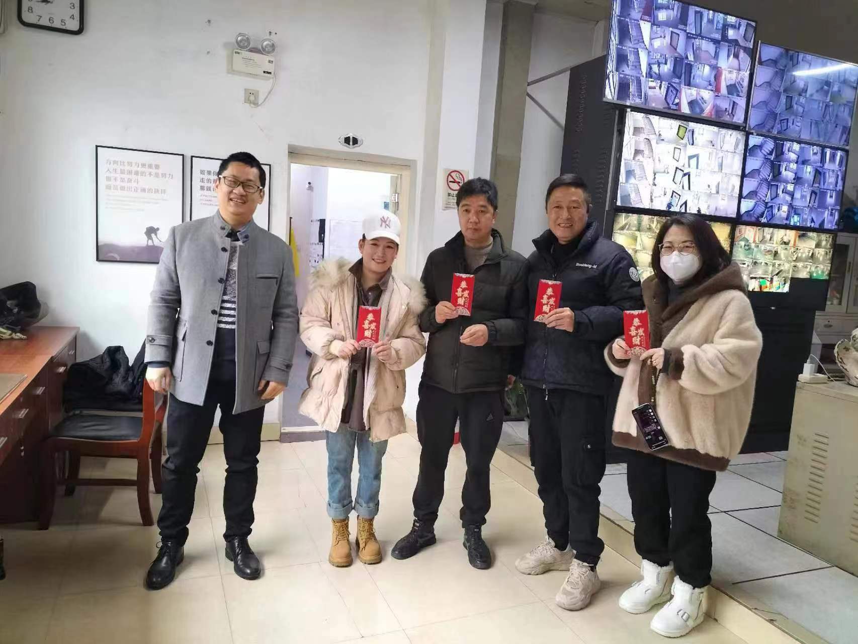 开工赠利是，，，，，，，，新春迎福祉——集团派发开工福利