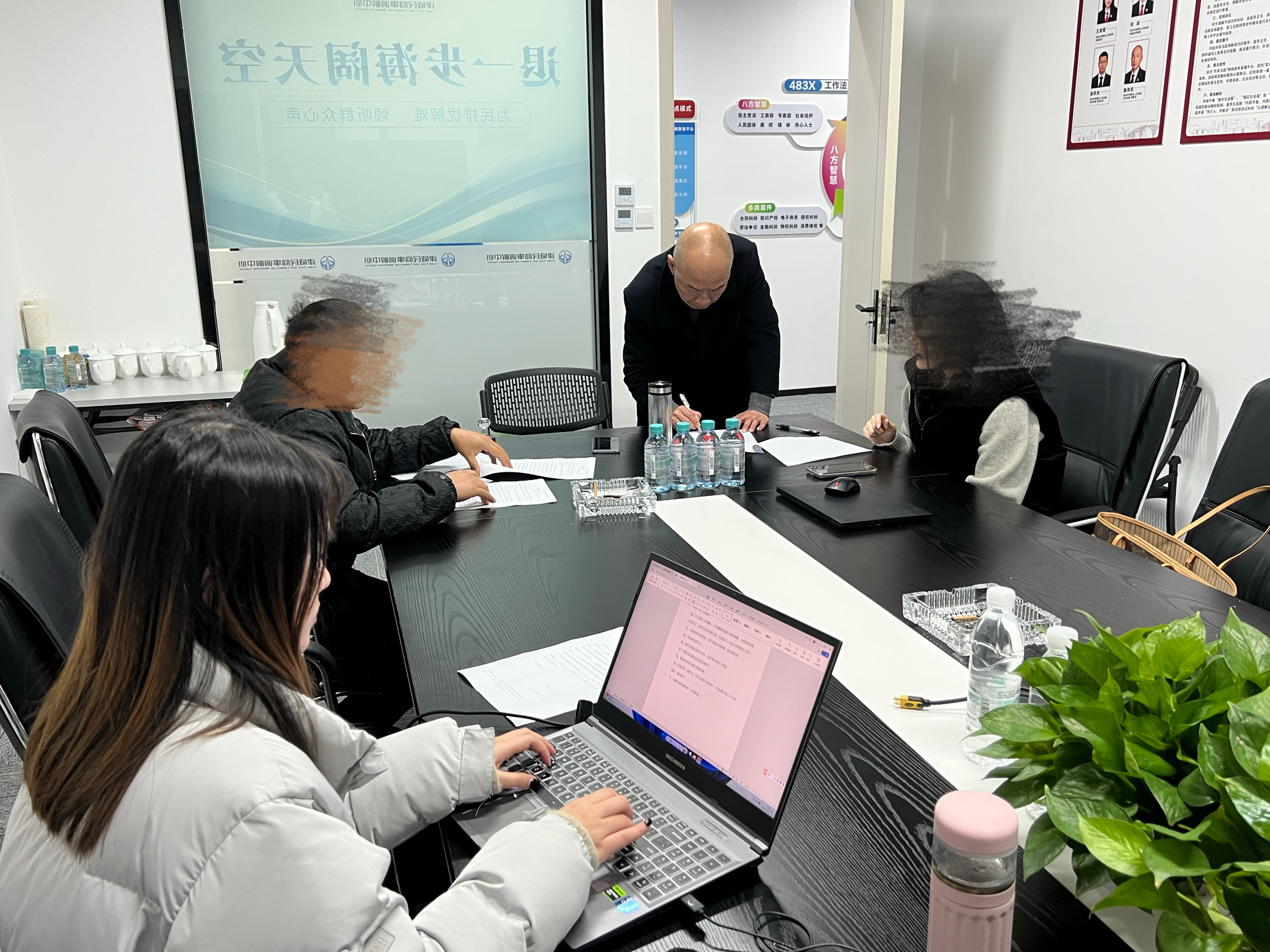 佳节将至不懈。。。。。。。，，，，，高效解纷迎新春
