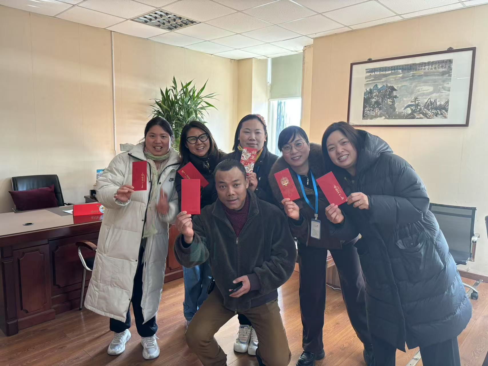 尊龙凯时市场开门大吉 财源滚滚新启程