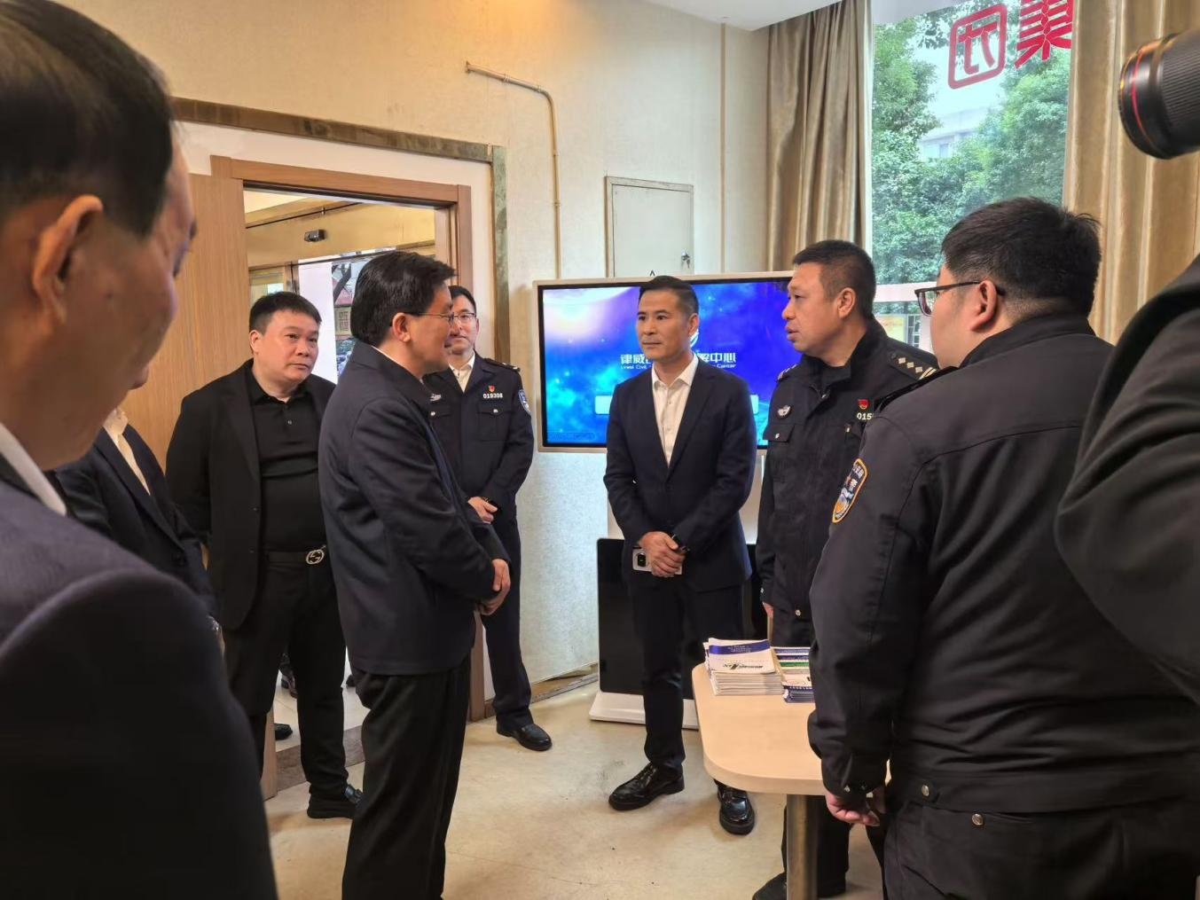 市委副书记、政法委书记马小秋赴尊龙凯时五金市场调解工作站调研指导