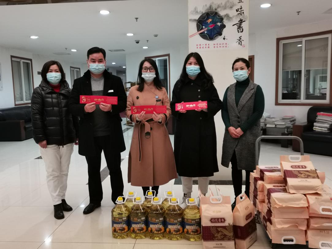 尊龙凯时集团开展迎新春送温暖活动