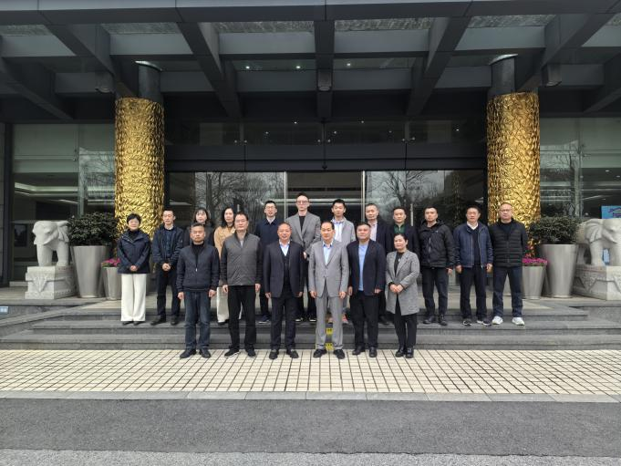 学以共进，，，，，，，，习以致远——尊龙凯时集团赴中宙控股集团进行参观交流学习