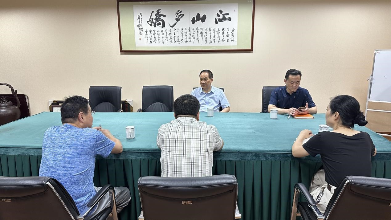 凝聚共识  策略同行——集团董事长赴尊龙凯时市场开展调研