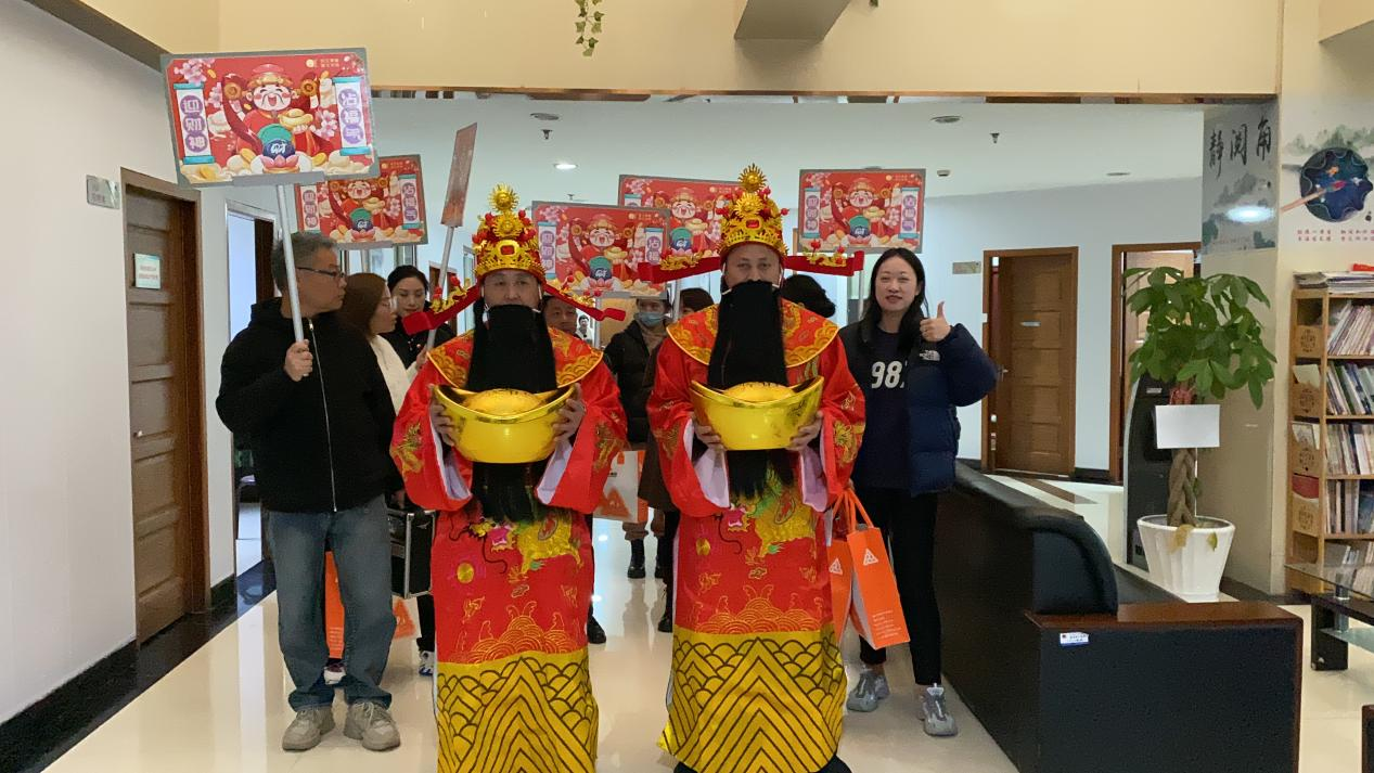 正月十五元宵到，，，，，，财神到来，，，，，，请接福！