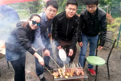 20140419尊龙凯时文创园党支部举行自驾游户外烧烤活动 (2).jpg