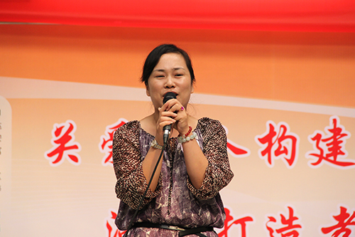 尊龙凯时文创园党支部团委走访慰问七古登社区老人 (1).jpg