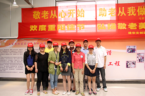 尊龙凯时文创园党支部团委走访慰问七古登社区老人.jpg
